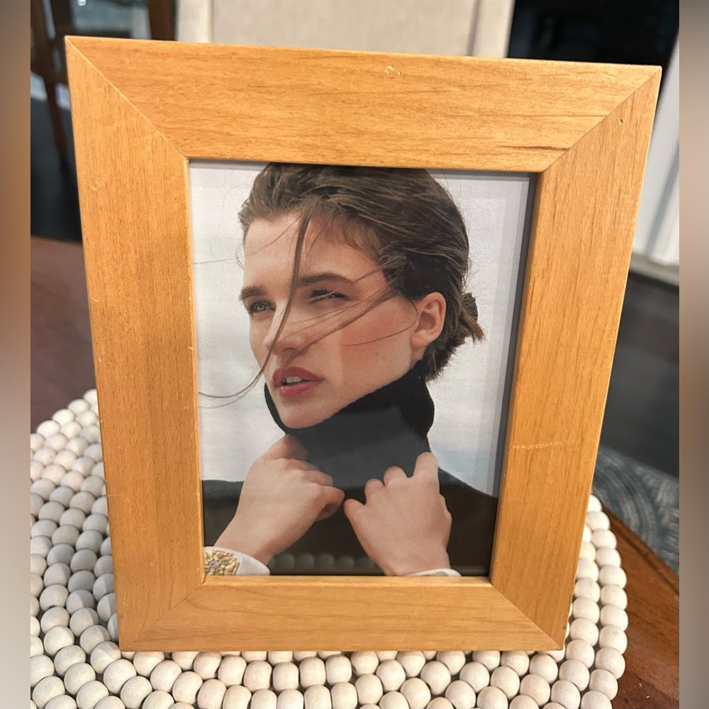 Preowned Natural Wooden Photo Frame•Frame Size 7”x9”•Holds photo 5x7